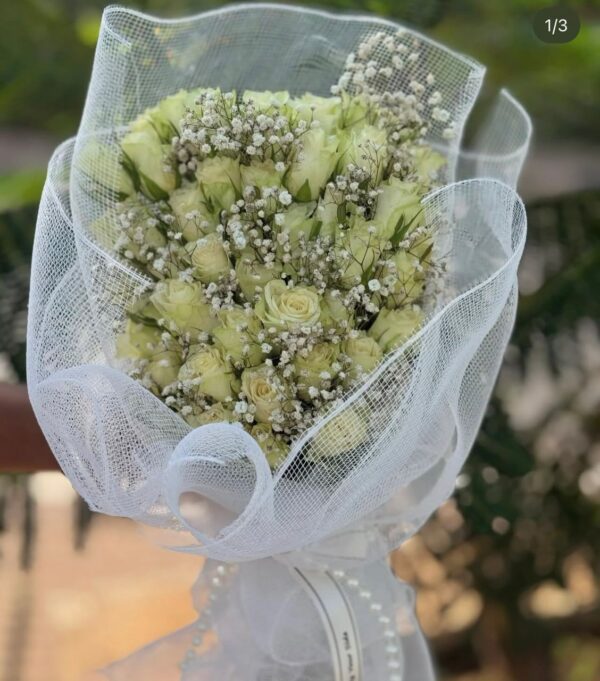 Ivory Dream Rose Bouquet – Elegant White Roses with Baby’s Breath