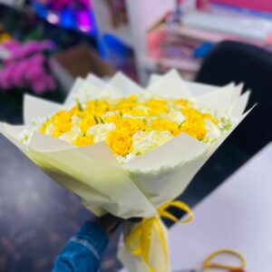Golden Glow – Elegant Yellow Rose Gift for All Occasions