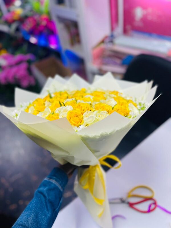 Golden Glow – Elegant Yellow Rose Gift for All Occasions - Image 2