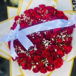 Scarlet Embrace – Premium Red Rose Bouquet Kigali