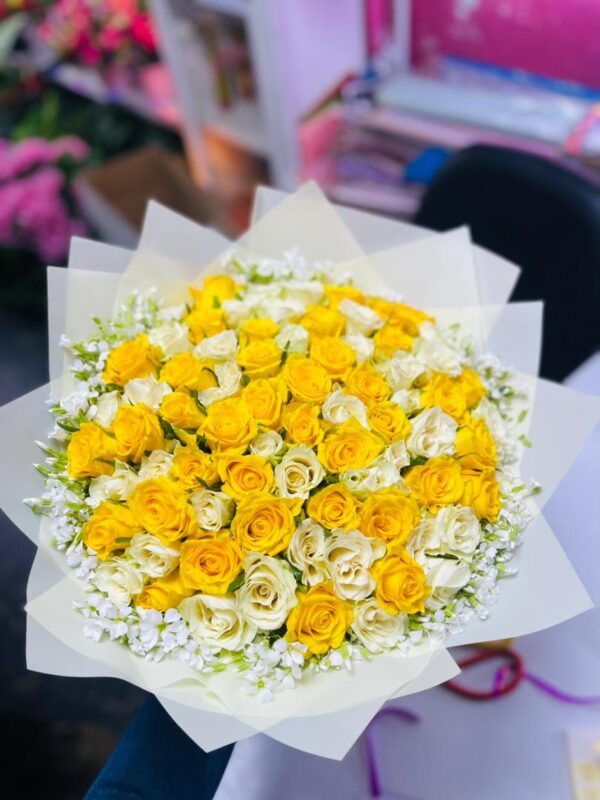 Golden Glow – Elegant Yellow Rose Gift for All Occasions
