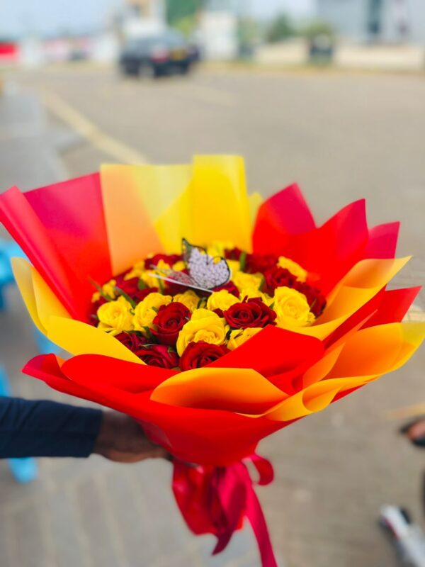 Royal Flame Rose Bouquet - Image 3
