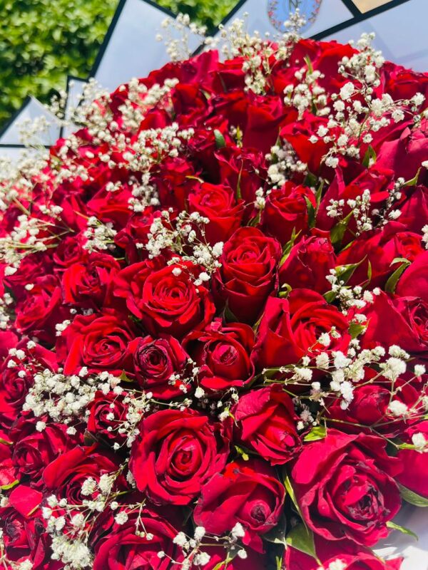 Grande Amour Red Roses - Image 3