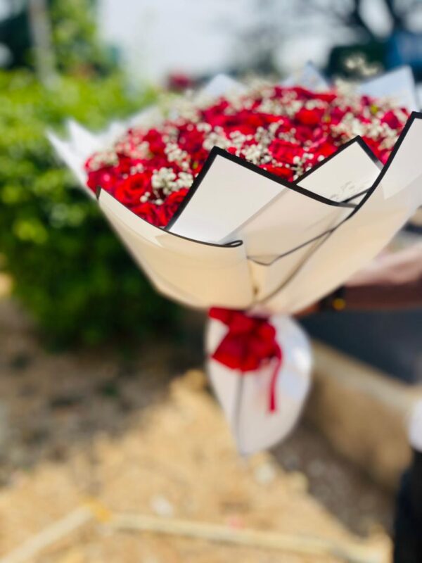Grande Amour Red Roses - Image 4