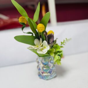 Kigali Glow – Elegant Mini Flower Vase Arrangement