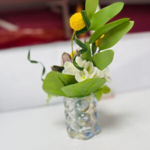 Kigali Glow – Elegant Mini Flower Vase Arrangement