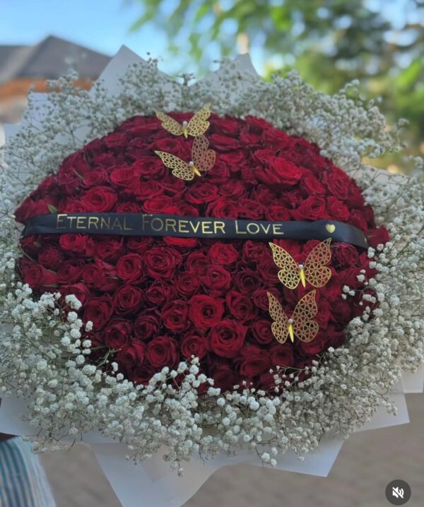 Eternal Love Signature Bouquet – Luxury Red Roses in Kigali