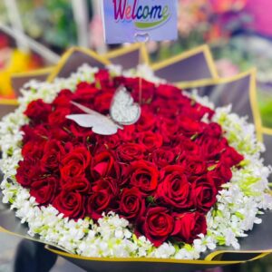 Royal Red Welcome Bouquet – Premium Roses in Kigali