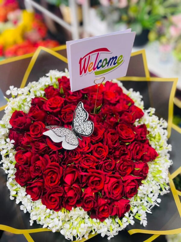 Royal Red Welcome Bouquet – Premium Roses in Kigali