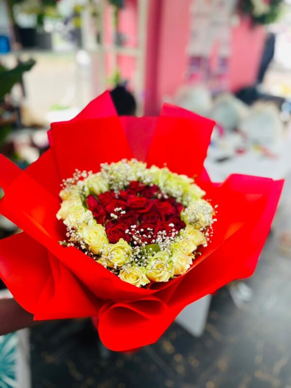 Luxury Roses Bouquet - Image 2