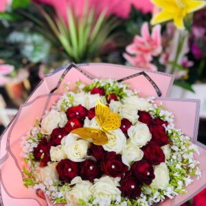 Golden Whisper Rose Bouquet